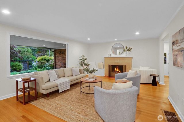 10527 23rd Avenue NE, Seattle, WA 98125