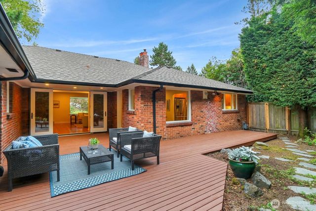 10527 23rd Avenue NE, Seattle, WA 98125