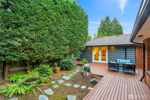 10527 23rd Avenue NE, Seattle, WA 98125