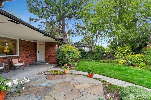 10527 23rd Avenue NE, Seattle, WA 98125