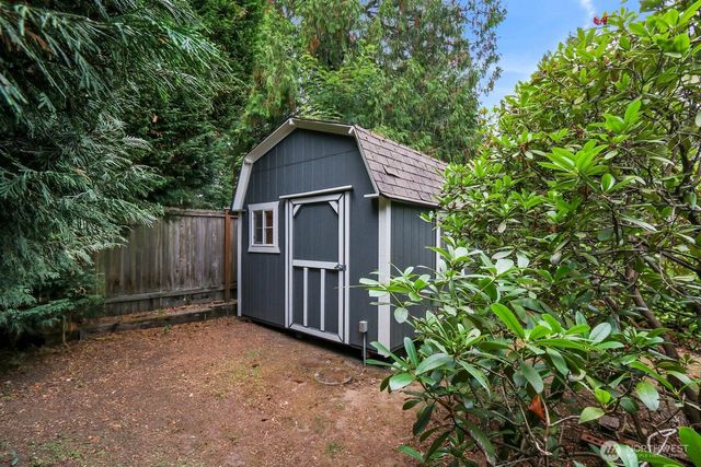 10527 23rd Avenue NE, Seattle, WA 98125