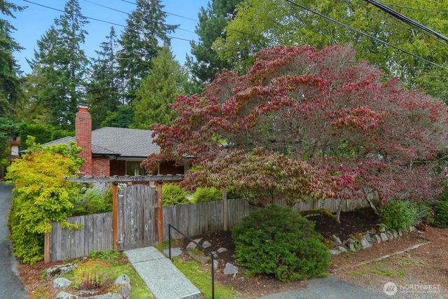 10527 23rd Avenue NE, Seattle, WA 98125