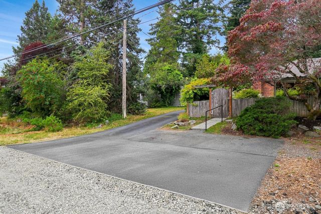 10527 23rd Avenue NE, Seattle, WA 98125