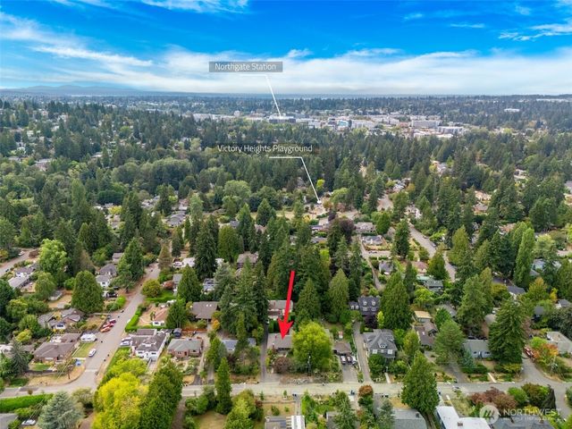 10527 23rd Avenue NE, Seattle, WA 98125