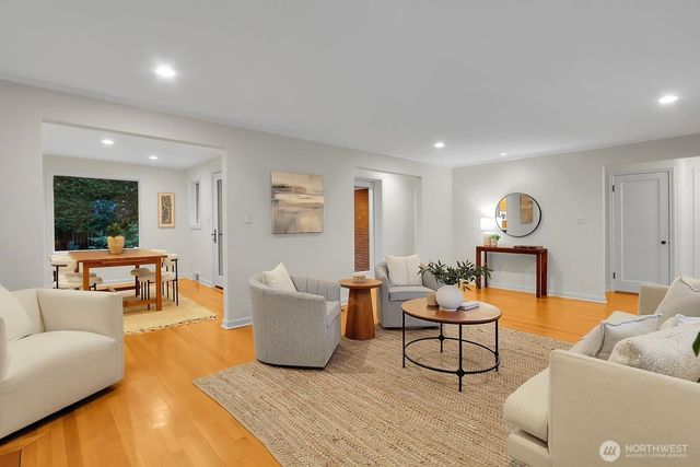 10527 23rd Avenue NE, Seattle, WA 98125