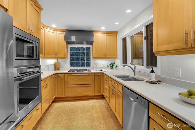 10527 23rd Avenue NE, Seattle, WA 98125