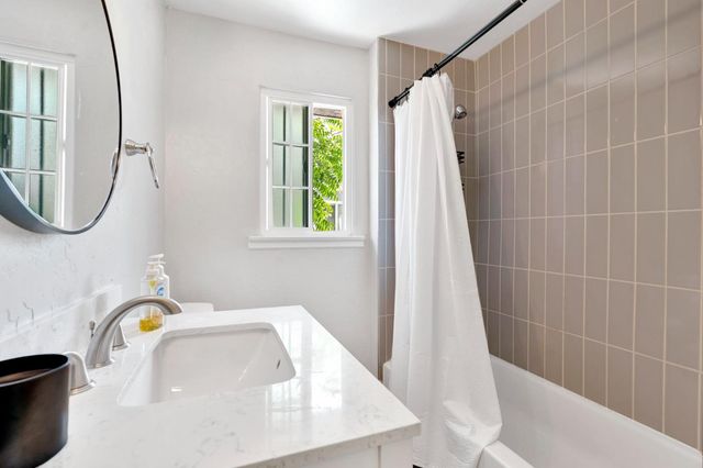 4104 E Madison Avenue, Fresno, CA 93702