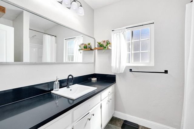 4104 E Madison Avenue, Fresno, CA 93702