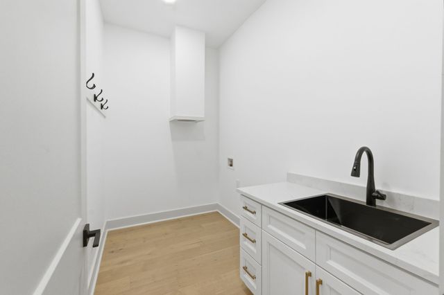 3918B Cross Creek Rd, Nashville, TN 37215