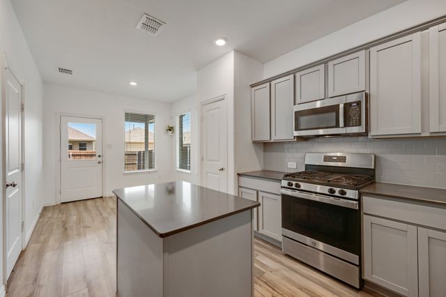 2926 S Griffin Lane, Forney, TX 75126