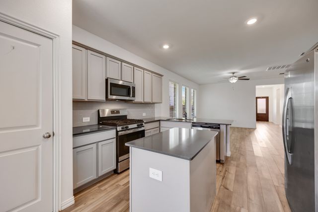 2926 S Griffin Lane, Forney, TX 75126