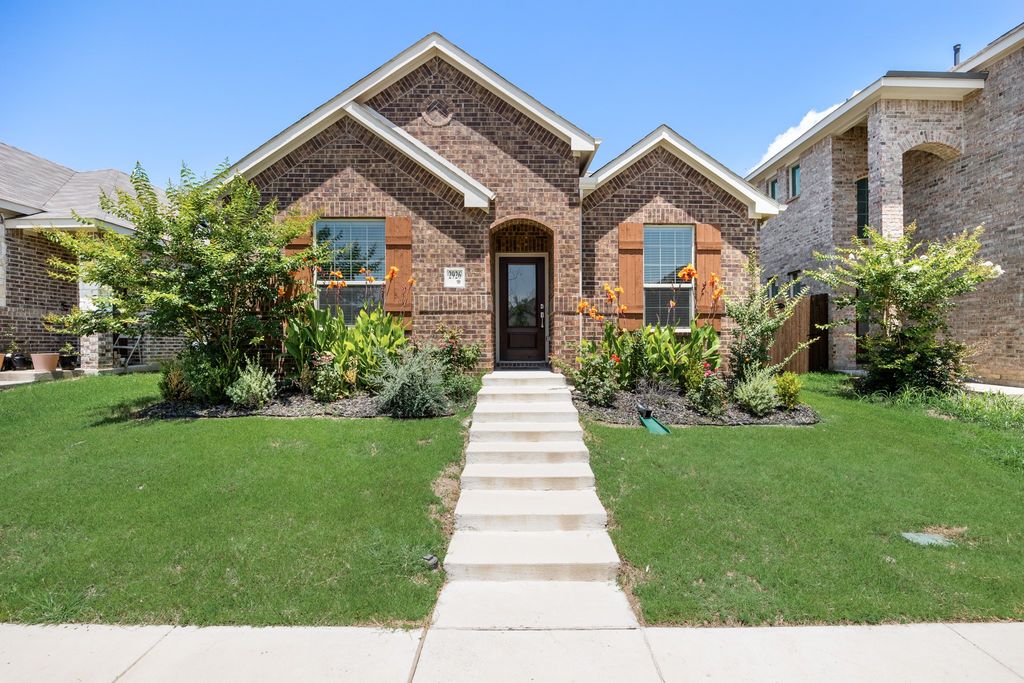 2926 S Griffin Lane, Forney, TX 75126