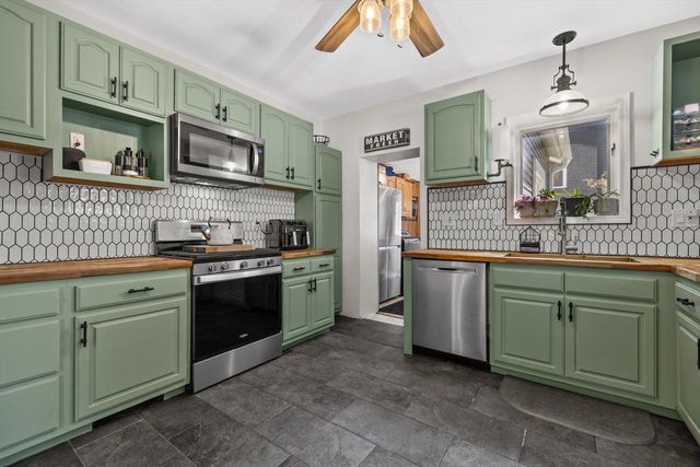520 Freeman STREET, Genoa City, WI 53128