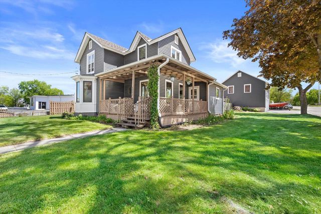 520 Freeman STREET, Genoa City, WI 53128