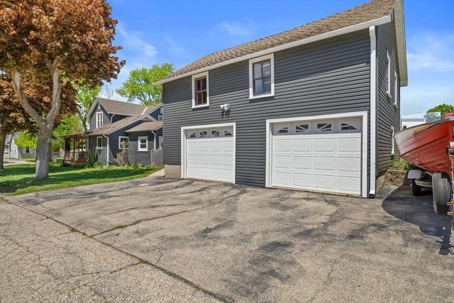 520 Freeman STREET, Genoa City, WI 53128