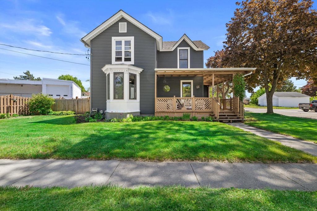 520 Freeman STREET, Genoa City, WI 53128