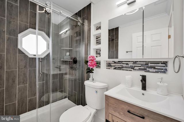 2 PRIMROSE LN, Levittown, PA 19054