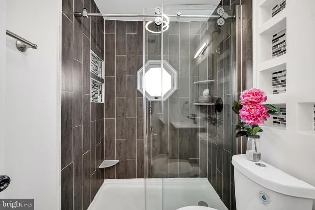 2 PRIMROSE LN, Levittown, PA 19054