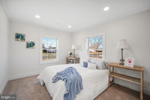 2 PRIMROSE LN, Levittown, PA 19054