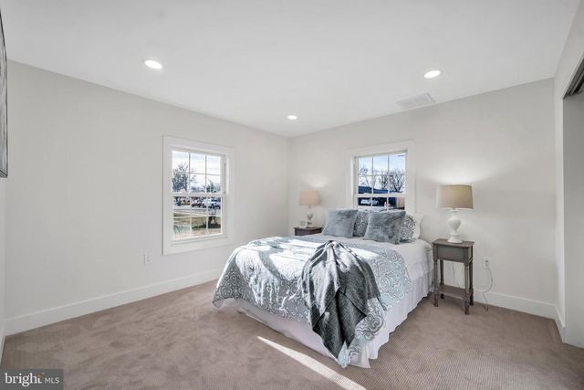 2 PRIMROSE LN, Levittown, PA 19054