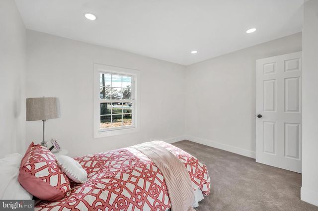 2 PRIMROSE LN, Levittown, PA 19054