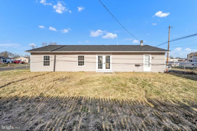 2 PRIMROSE LN, Levittown, PA 19054