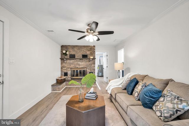 2 PRIMROSE LN, Levittown, PA 19054