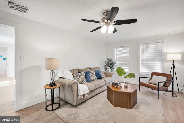 2 PRIMROSE LN, Levittown, PA 19054