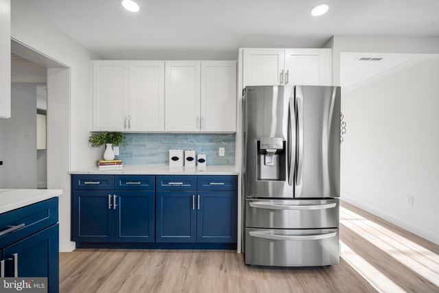 2 PRIMROSE LN, Levittown, PA 19054