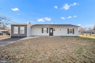 2 PRIMROSE LN, Levittown, PA 19054