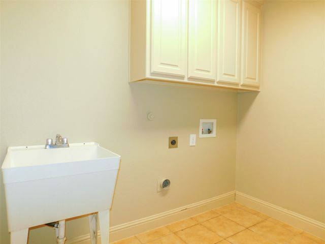 2286 Magic Mantle Drive, Lewisville, TX 75056