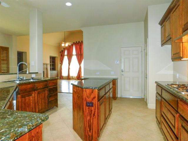 2286 Magic Mantle Drive, Lewisville, TX 75056