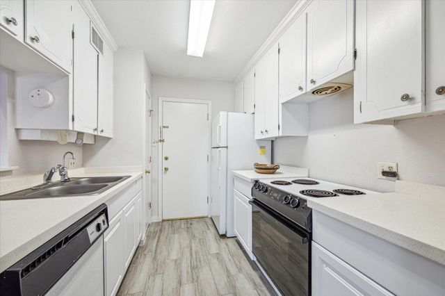 2824 Briarhurst Drive 30, Houston, TX 77057