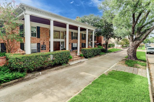 2824 Briarhurst Drive 30, Houston, TX 77057