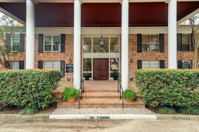 2824 Briarhurst Drive 30, Houston, TX 77057