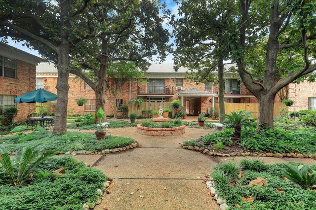 2824 Briarhurst Drive 30, Houston, TX 77057