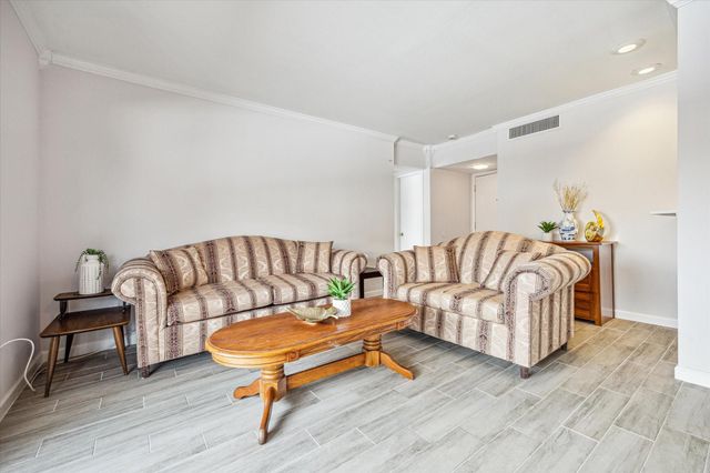 2824 Briarhurst Drive 30, Houston, TX 77057