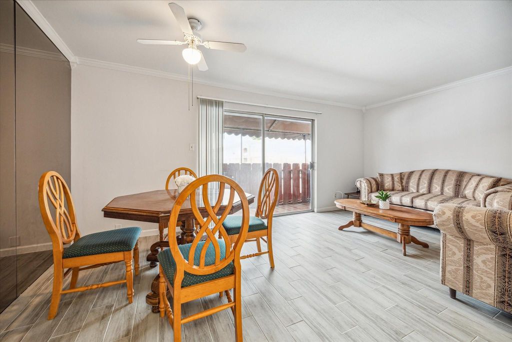 2824 Briarhurst Drive 30, Houston, TX 77057