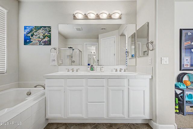 3320 S SUNLAND Drive, Chandler, AZ 85248