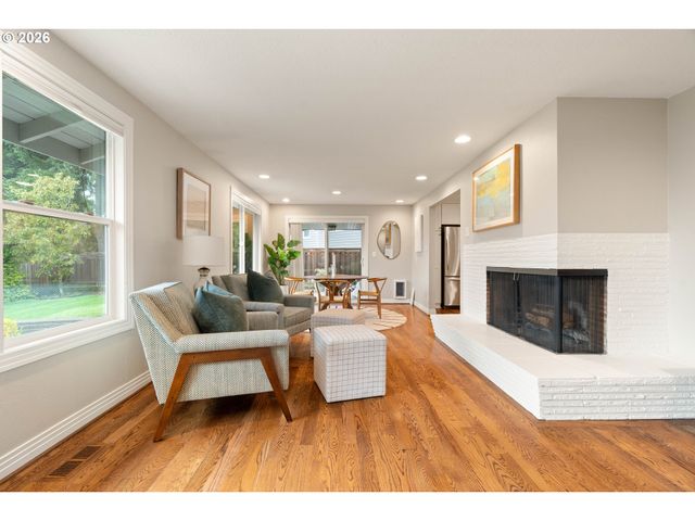 2125 Sw WARWICK Ave, Portland, OR 97225