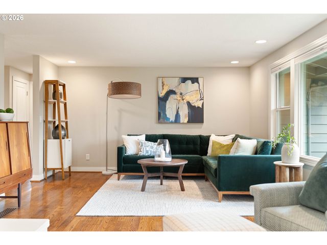 2125 Sw WARWICK Ave, Portland, OR 97225