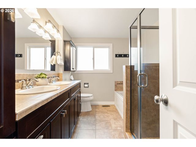 2125 Sw WARWICK Ave, Portland, OR 97225