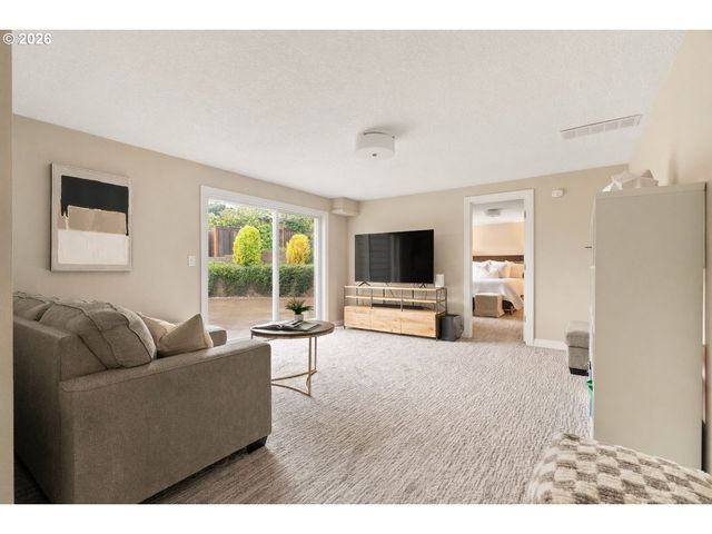 2125 Sw WARWICK Ave, Portland, OR 97225