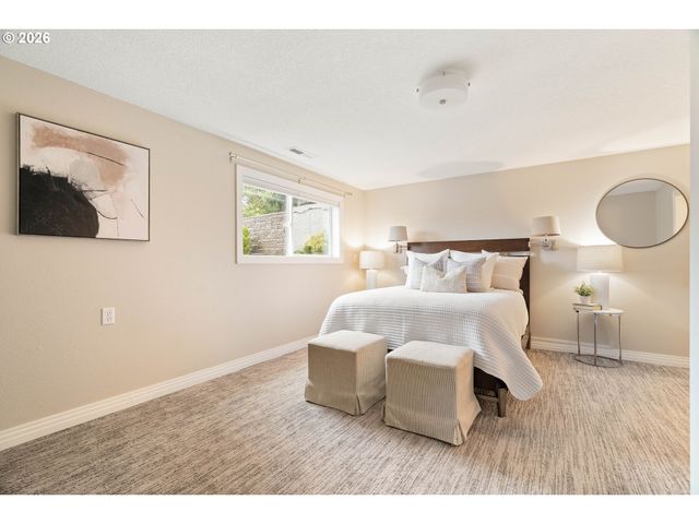 2125 Sw WARWICK Ave, Portland, OR 97225