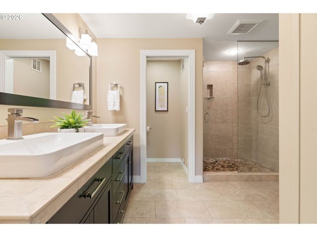 2125 Sw WARWICK Ave, Portland, OR 97225