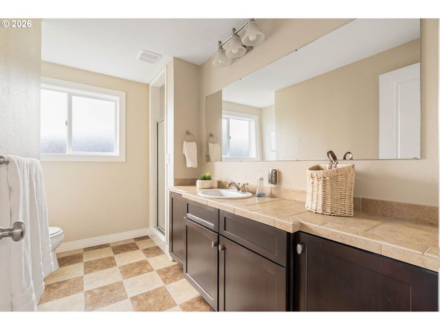 2125 Sw WARWICK Ave, Portland, OR 97225