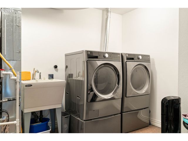 2125 Sw WARWICK Ave, Portland, OR 97225