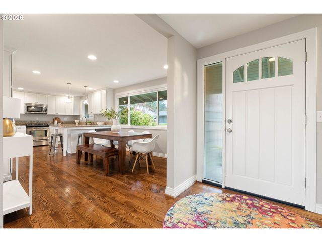 2125 Sw WARWICK Ave, Portland, OR 97225