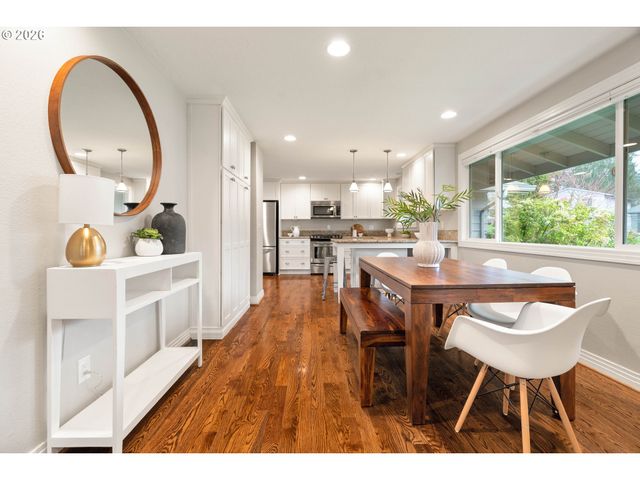 2125 Sw WARWICK Ave, Portland, OR 97225