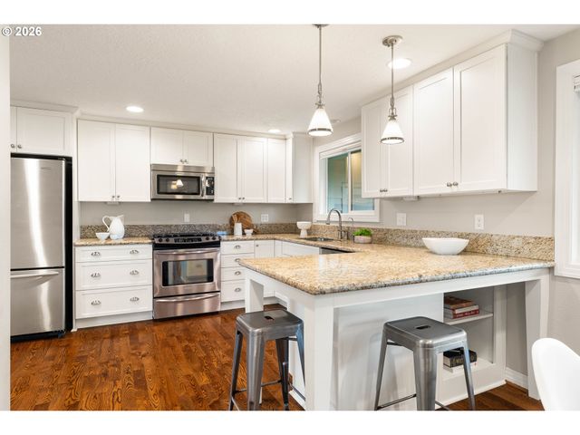 2125 Sw WARWICK Ave, Portland, OR 97225